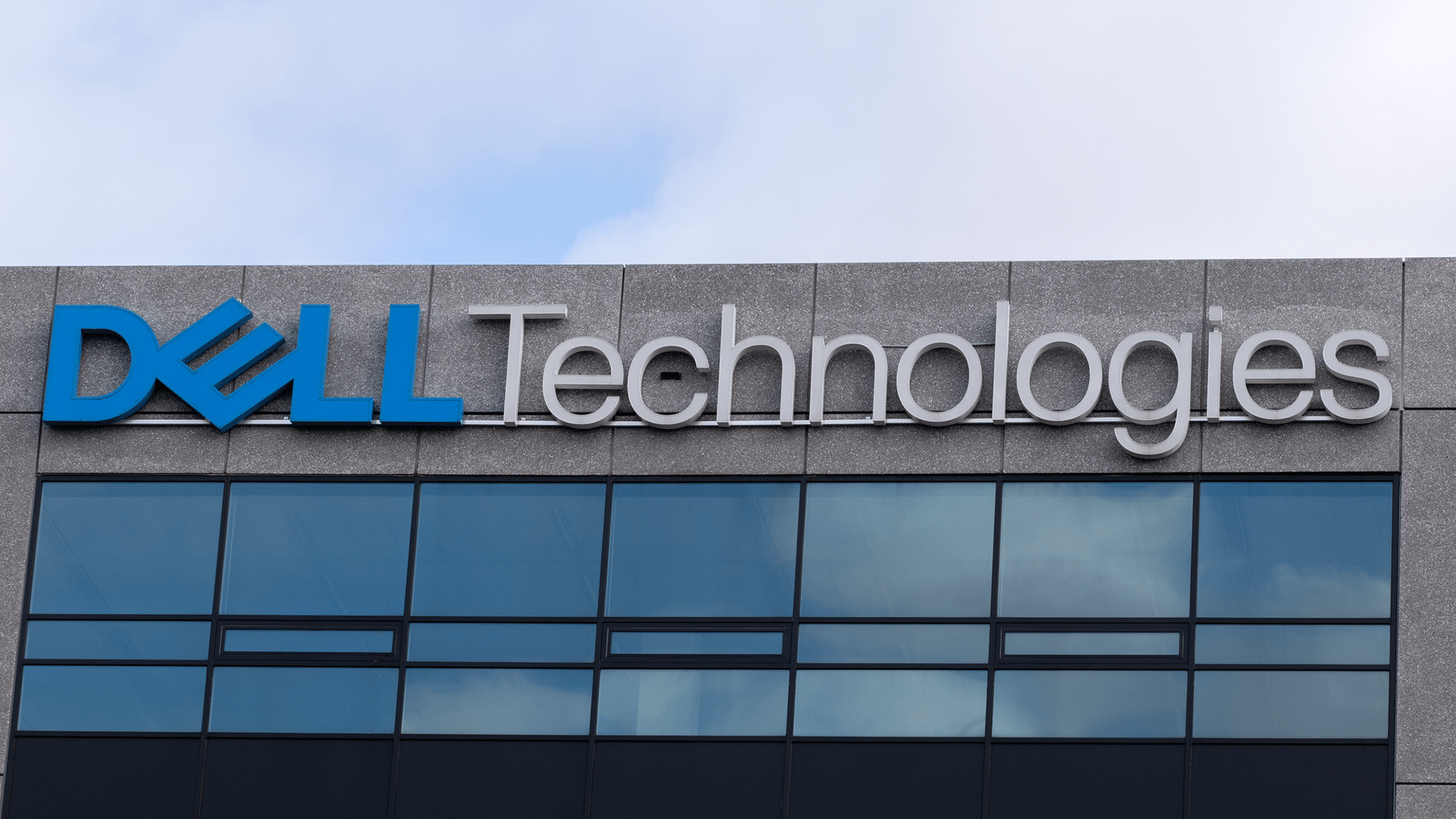 Dell Q1 FY 2026: Robust AI Server Sales, Guidance Lift Despite EPS Miss