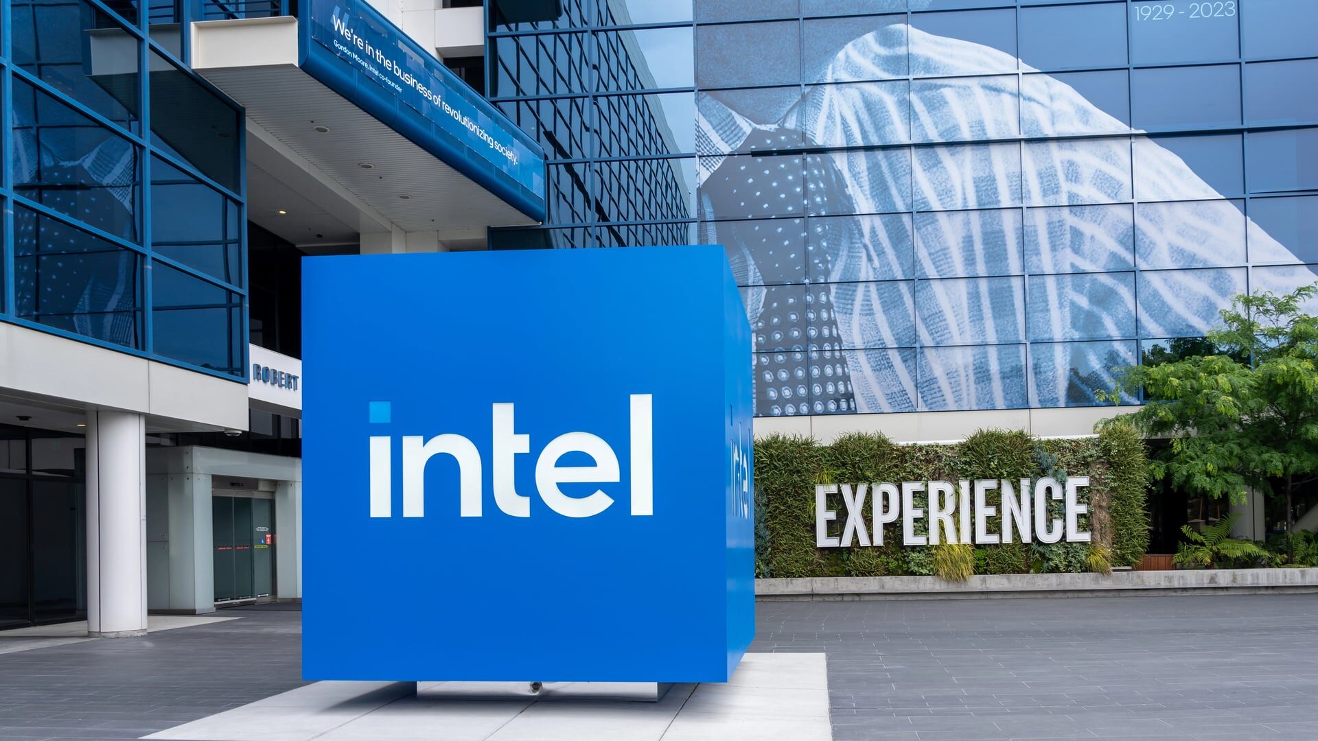 Intel Q3 FY 2025: Revenue Beat, AI Partnerships, Foundry Progress