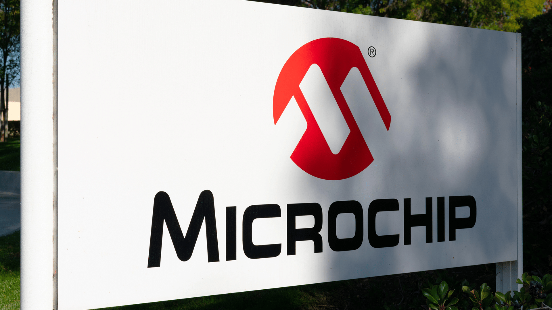 Microchip Technology Q4 FY 2026 Revenue Beats Consensus With Data Center Wins